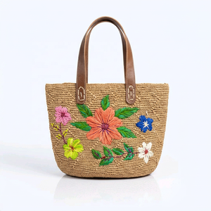 Bolso de mano de mimbre floral con rafia, tipo tote, con correa para el hombro, ideal para la playa, vacaciones de verano, para mujer, hecho en Vietnam. - Product Image 2