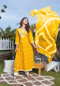 Pure Cotton Nayra Cut avec du fil Work Ready Made collection kurti pour femme - Product Image 5