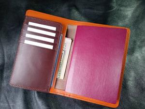 Vente en gros de porte-passeports en cuir véritable avec logo personnalisé à la mode bloquant la RFID PTH-0069 - Product Image 3