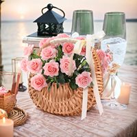 Ensemble de haute qualité de deux paniers de fleurs en rotin panier de paille demi-lune avec poignée et ruban pour la décoration de fête décor à la maison