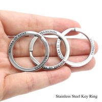 Anneau porte-clés plat épais en acier inoxydable 304 poli miroir avec logo gravé personnalisé en émail noir pour porte-clés de luxe