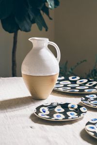 เหยือกน้ำเรซินทำจากโพลีเอสเตอร์พร้อมลวดลายหมุนสำหรับห้องครัวของขวัญคริสต์มาสดีไซน์คลาสสิก - Product Image 2