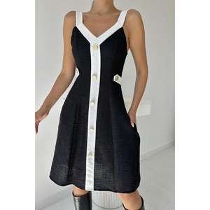 Robe de cocktail à bretelles noire et blanc cassé avec poches décoratives – Vente en gros - Product Image 2