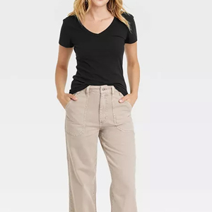 Vente en gros T-shirts personnalisés à manches courtes et col en V pour femmes, chemisiers de yoga à séchage rapide pour femmes de fournisseur bangladais - Product Image 6