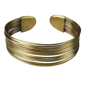 Brazalete de Metal Resistente Diseñado para Soportar el Uso Diario Mientras Mantiene la Forma y el Estilo - Product Image 1