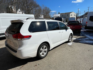 Voiture d'occasion de qualité et abordable, Toyota Sienna 2014, conduite à gauche - Product Image 5