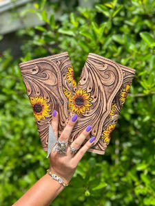 Nouveau Style occidental couleur usiné en relief tournesol imprimé pochette en cuir femmes concepteur vente chaude en cuir usiné embrayages à la mode - Product Image 2