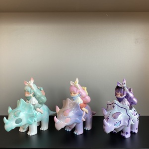 Figura Decorativa de PVC Personalizada de Niña Montando un Dinosaurio, Regalo para Decoración del Hogar, Regalo de Cumpleaños - Product Image 5