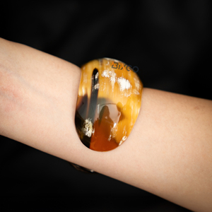 Brazalete cuadrado C superventas, medio lacado, pulsera de cuerno de búfalo negro natural, hecho a mano en Vietnam - Product Image 6
