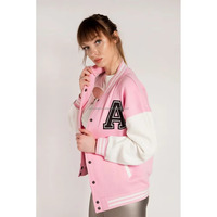 Veste de baseball rose pour femme OEM, style universitaire, avec manches en similicuir blanc, patch en chenille et broderies, en coton