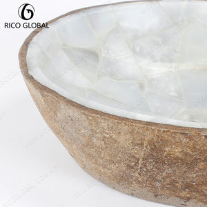 อ่างล้างหน้าหินอ่อนทรงกลมแบบออร์แกนิกสีอ่อนลายแตกพร้อมกรอบสีน้ำตาลแบบมีเท็กซ์เจอร์สำหรับใช้ในห้องน้ำขนาดใหญ่ - Product Image 4