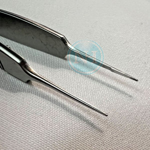 Pinzas Microcorneales de Acero Inoxidable con Dientes 1x2 para Cirugía Oftálmica - Product Image 4