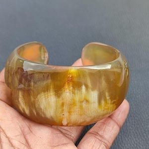 Bracelet en corne artisanal pour femmes, bracelet en corne de buffle naturelle fait à la main, bracelet en corne poli pour un usage quotidien, prix bas - Product Image 2