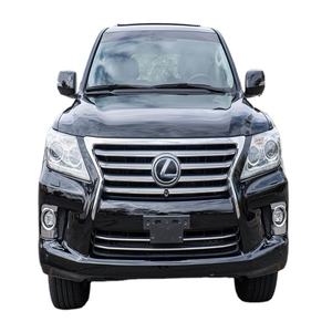 รถเอสยูวีระดับพรีเมียมขนาดใหญ่ 5.7 ลิตร V8 เกียร์อัตโนมัติ มือสอง ภายในหุ้มหนังสีเข้ม พร้อมระบบความปลอดภัยขั้นสูง และยางขนาด R18 - Product Image 1