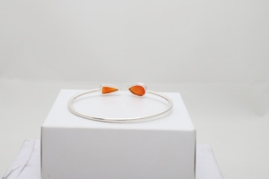 สร้อยข้อมือเงินแท้ 925 พรีเมียม ดีไซน์ทันสมัย ปรับขนาดได้ ประดับด้วยพลอยคาร์เนเลียนทรงลูกแพร์ ฝังแบบ Bezel Setting ทำด้วยมือ - Product Image 3