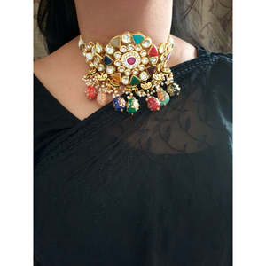 Conjunto de Collar y Aretes Navratana Stone Jadau Kundan, Chapado en Oro Fino con Cobre y Latón para Bodas, Regalos con Perlas y Diamantes - Product Image 2