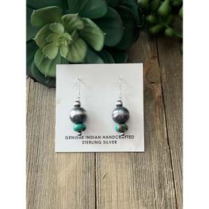 Pendientes Colgantes de Plata de Ley con Turquesa Royston Hechos a Mano por los Navajo - Product Image 1