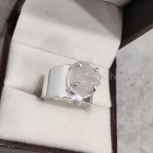 Joyería de piedra áspera Anillo unisex Piedra preciosa de cuarzo rosa crudo natural Piedra DE NACIMIENTO DE ABRIL Joyería de banda ancha Anillo de plata esterlina 925 - Product Image 4