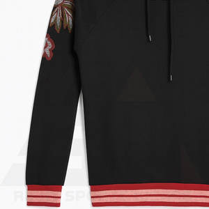 Sudadera Premium Negra para Mujer con Bordado 3D de Rosa, Puños Acanalados en Contraste, Logotipo Frontal, Tela de Felpa Suave - Product Image 5