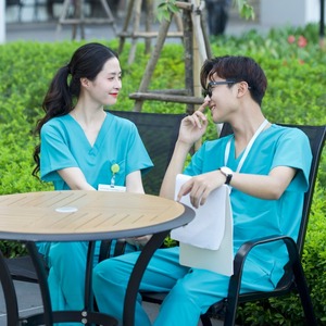 Tenues médicales personnalisées avec logo pour infirmières, esthéticiennes, dentistes, salons de beauté, médecins, hôpitaux – Blouses médicales 2 pièces pour hommes et femmes - Product Image 4