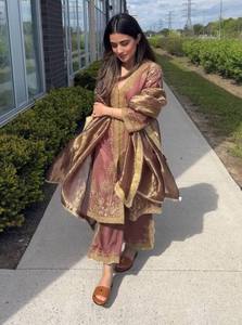 เสื้อโปโลผ้ากำมะหยี่ปักลาย zari สีน้ำเงินเข้ม - Product Image 5