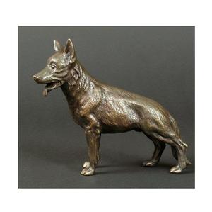 Sculpture en aluminium moulé conçue pour les intérieurs modernes avec un équilibre artistique et une présence métallique élégante - Product Image 5