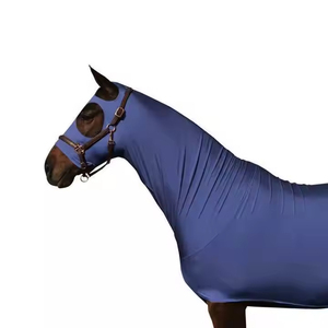 Couvertures et tapis pour chevaux d'hiver les plus vendus Tapis pour chevaux en molleton au meilleur prix Tapis de spectacle équestre en coton matelassé à motifs de créateurs - Product Image 2