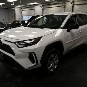 H&S USED 2024 TOYOTAS RAV4 LE 2.5L 4-CYLINDRES VOITURE D'OCCASION PROPRE - Product Image 1