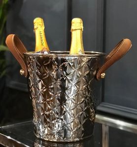 Seau à glace en acier inoxydable gaufré avec poignées en cuir bac à glaçons refroidisseur de champagne et de vin nouvel arrivage - Product Image 6