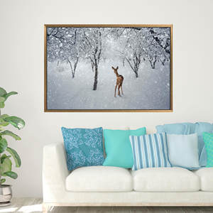 ภาพพิมพ์ลายกวางบนผ้าใบ: ของตกแต่งผนังลายวิวฤดูหนาวสุดหรู,1P:กรอบสีทอง - Product Image 1