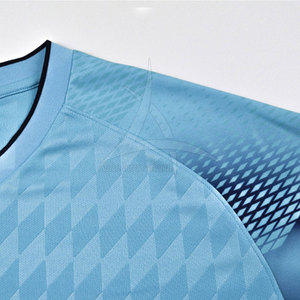 Uniforme de football pour hommes de vente directe d'usine 100% polyester Design personnalisable léger et respirant fabriqué au Pakistan - Product Image 4