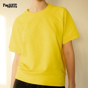 เสื้อยืดกีฬาผู้หญิง ผ้าทวิลล์ สปอร์ต ปักโลโก้ตามสั่ง ผ้าฝ้าย 100% ทรงหลวม คอกลม คุณภาพสูง ดีไซน์ปักลายลำลองสำหรับฤดูร้อน - Product Image 2