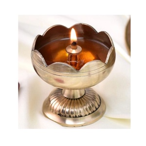 Lampe à huile traditionnelle Diya en laiton faite à la main pour Mandir Puja Temple Aarti Diwali Festival Rituels et culte spirituel - Product Image 3