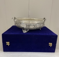Nouvel Arrivage Bol décoratif Urli en Argent allemand gravé à la main, Artisanat indien, Centre de table moderne pour la décoration intérieure, Finition moulée