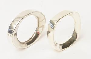 Rond de serviette en métal argenté fait à la main en gros à prix abordable d'Inde - Product Image 2