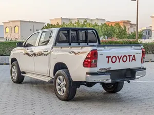 Pick-up Hilu X Double Cabin 4x4 d'occasion Excellent état Conduite à droite Sièges en cuir Direction à gauche - Product Image 2