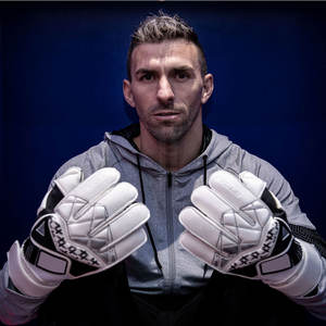 Guantes de portero ligeros con tecnología de ahorro de dedos y ajuste cómodo para el día del juego - Product Image 3