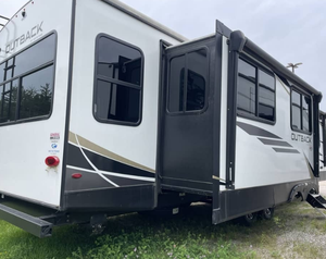 Occasion - 2023 - Keyestone Outback 328RL RV Camper - Disponible pour livraison - Product Image 2