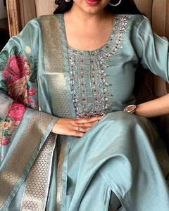 Nuevo y Elegante Traje Tradicional Indio de 3 Piezas con Estampado en Relieve, Salwar Kameez Recto, para Fiestas, con Tela de Rayón Slub - Product Image 5