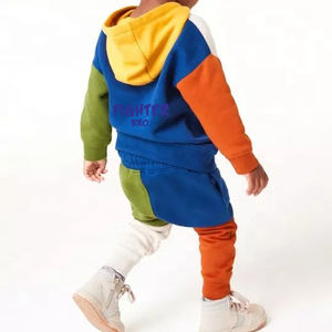 Survêtement tendance en coton et polyester pour enfants, tenue en tissu éponge respirante et décontractée pour l'été pour les activités de plein air - Product Image 4