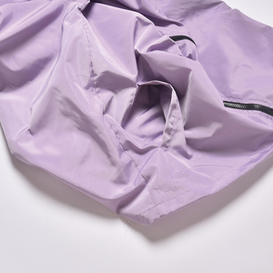 Chaqueta cortavientos impermeable con cremallera cómoda y ligera para deportes al aire libre de nailon y poliéster con logotipo personalizado de alta calidad - Product Image 4