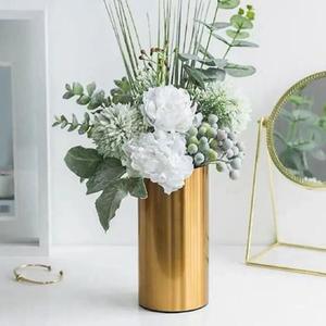 Nouveaux vases en métal en vrac faits à la main avec un design de luxe pour un décor commercial forme et taille personnalisées polies dorées - Product Image 6