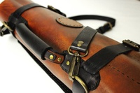 Ensemble de couteaux de chef pliés forgés à la main, lame en acier au carbone, sac en cuir véritable durable, personnalisable OEM pour une utilisation en cuisine