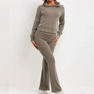 Conjunto Deportivo de Invierno para Mujer, de Alta Calidad, con Capucha, Top Corto y Pantalones Acampanados, 100% Algodón - Product Image 5