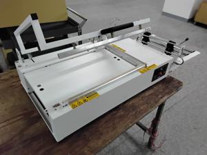 Selladora Manual Eléctrica en L WU-HSING W-350L para Película POF, Ancho Máximo de Sellado 300MM, Sellado por Impulso Térmico, 110V/220V para Uso Médico y Químico - Product Image 3