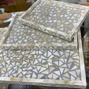 Plateau en nacre multi-usages fabriqué à la main Plateau de service décoratif pour cuisine et salle à manger pour aliments et boissons - Product Image 1