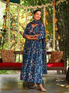 Nouvelle variété d'élégance habillage tendance dernier pantalon Kurti en coton de créateur avec Dupatta avec fournisseur de travail imprimé d'Inde - Product Image 3