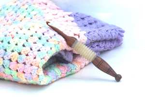 Crochets en résine en bois pour tricoter différentes tailles disponibles crochets ergonomiques tournés à la main cadeaux - Product Image 5