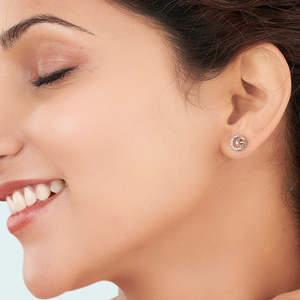 Pendientes de Diamantes con Aro Solar en Oro Rosa para Mujer - Product Image 2