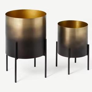 Planteur de fer en laiton martelé vieilli de haute qualité Design moderne élégant Pot de fleur décoratif de jardin améliore l'esthétique - Product Image 5